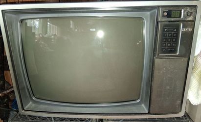 Working Vintage Zenith System 3 "Color Sentry" CRT television from the mid-1980s