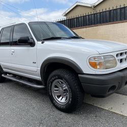 2000 Ford Explorer