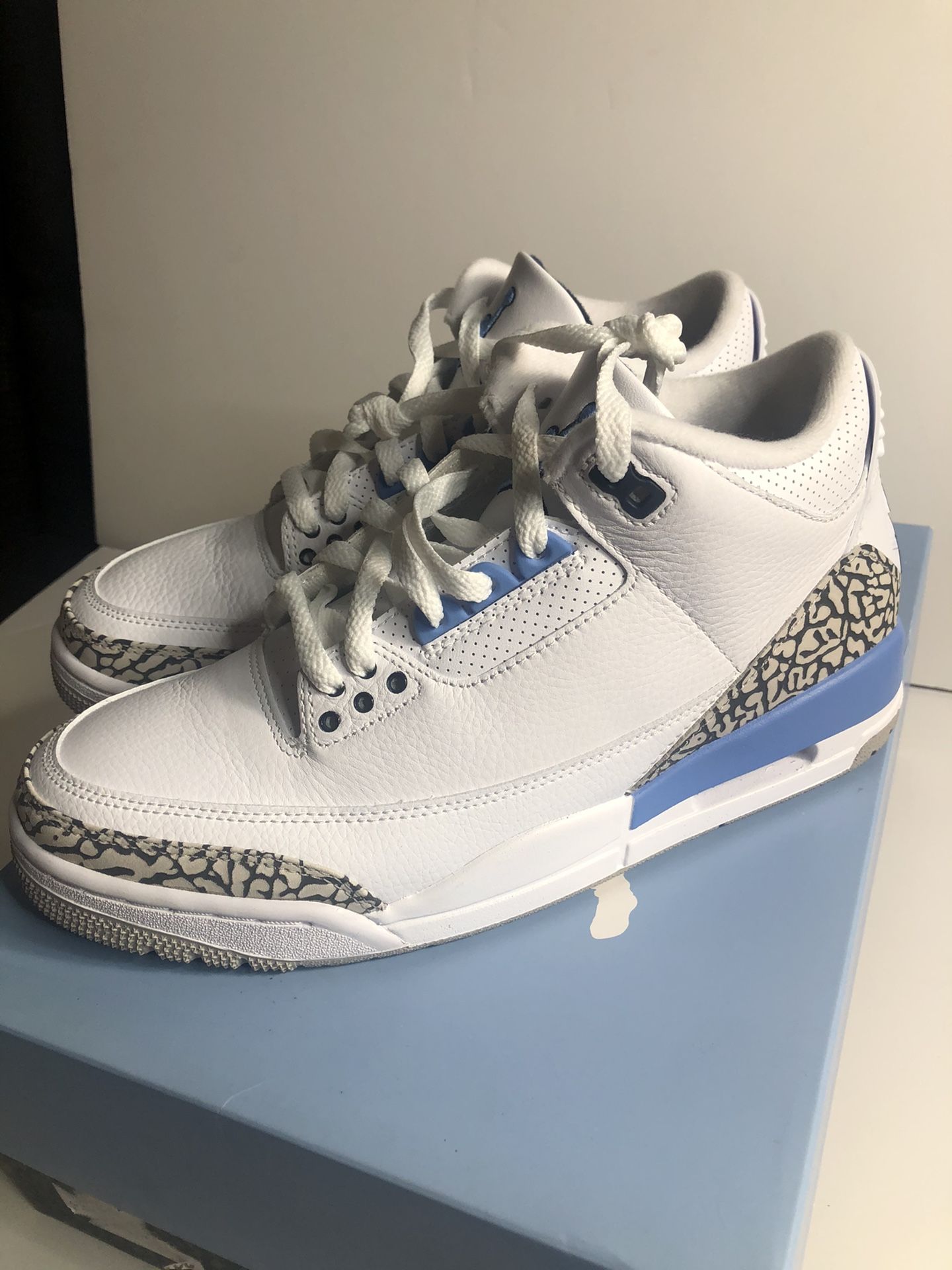 Nike air Jordan 3 unc size 8 lightly used