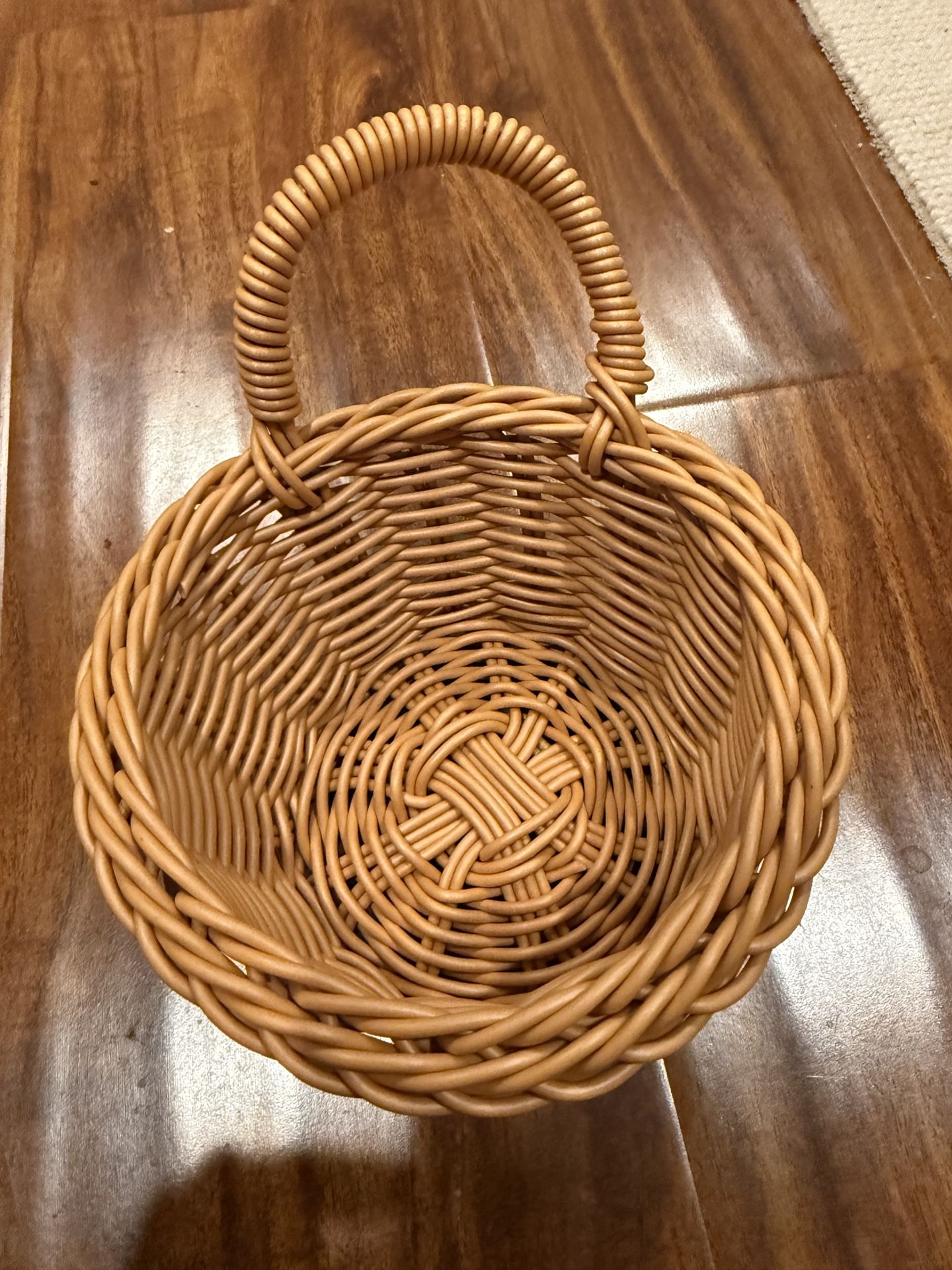 New 1pc Rustic-Style Imitation Rattan Woven Wall Hanging Basket - Perfect for Onions, Ginger, Garlic Storage - Versatile Small Plastic Organizer with