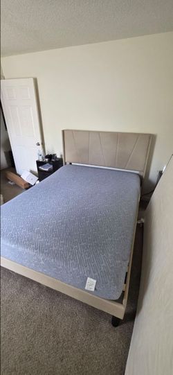 Bed with Matress Queen size