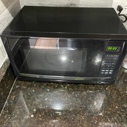 Insignia Microwave