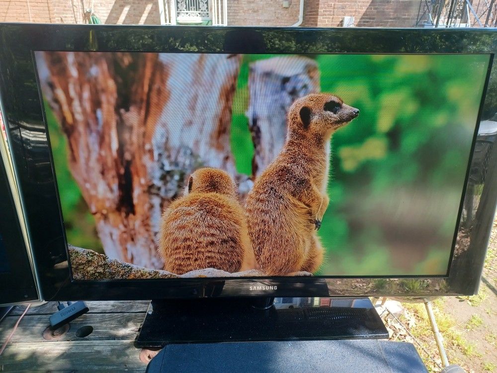 40"SAMSUNG 1080P TV WITH ROKU STREAMING STICK AND REMOTES $120 FINAL PRICE