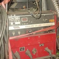 Lincoln Welder CV300 W/LN-7 Wire Feeder On Cart.