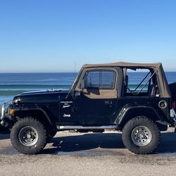 2001 Jeep Wrangler 2D Sport Utility Lifted Oversized Tires