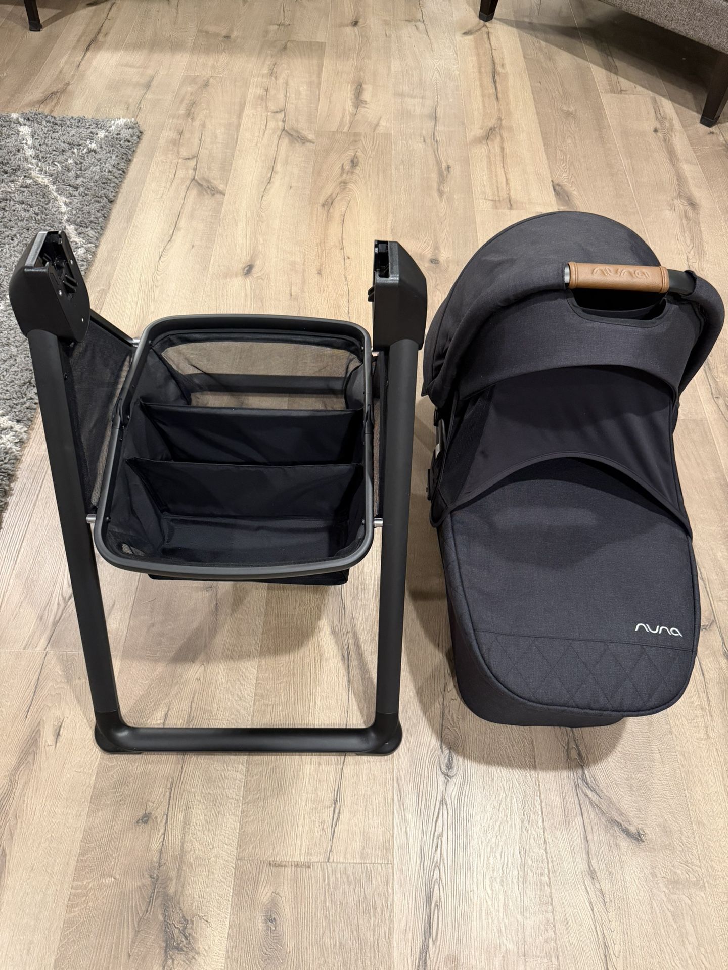 Nuna Bassinet + Stand (Mixx)