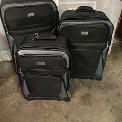 Set 3 Suitcases With Wheels