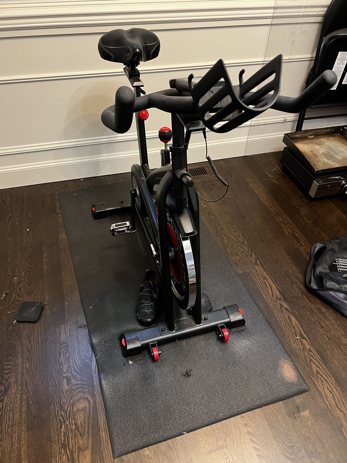 Schwinn IC3 Indoor Cycle w/ Floor Mat