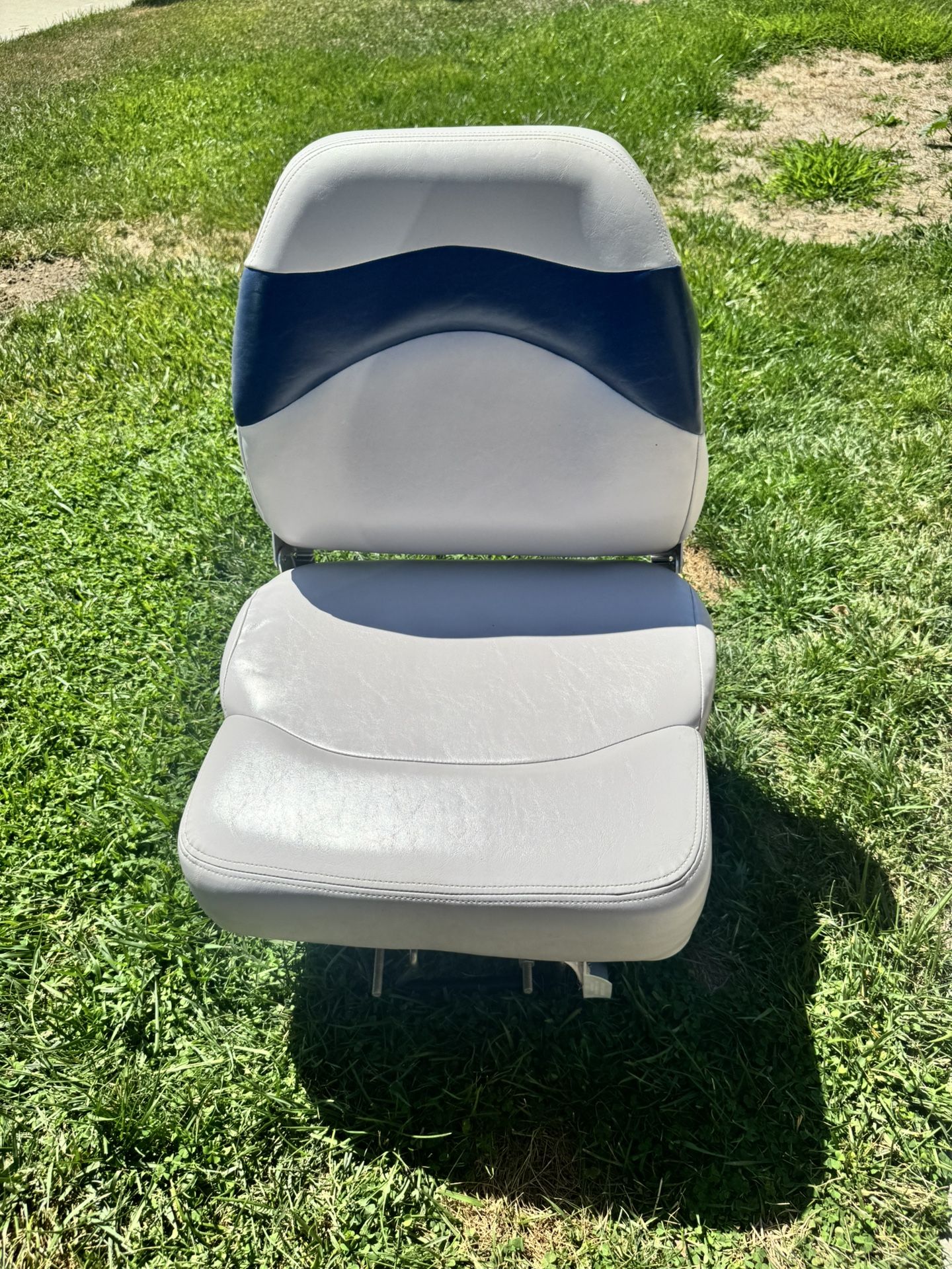 Low Back Fishing Chair White & Blue