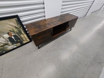 Free tv stand