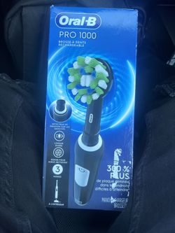 Oral B Pro 1000 Electric Toothbrush (NEW)
