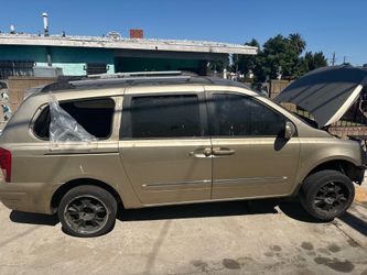 2008 Hyundai Entourage