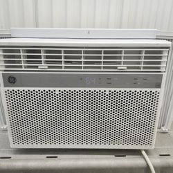 LIKE NEW 10,000 BTU Wi-Fi AIR CONDITIONER AC WITH REMOTE