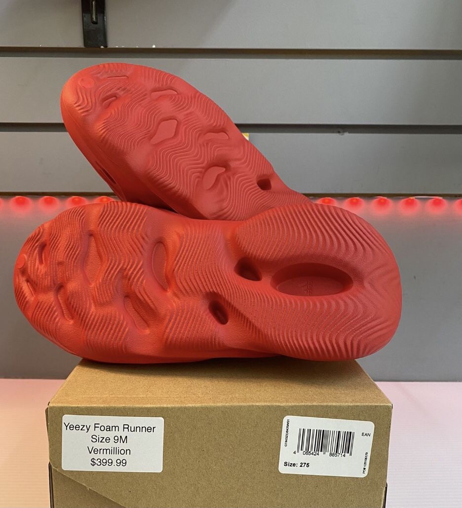 Yeezy Foam RNNR Vermillion Size 9m