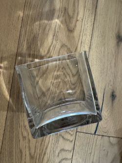 Small cube vase 4x4 - no chips. - Great for wedding decor, succulents, or shell storage