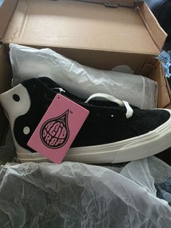 STRAYE footwear Size 8. Never Worn!!