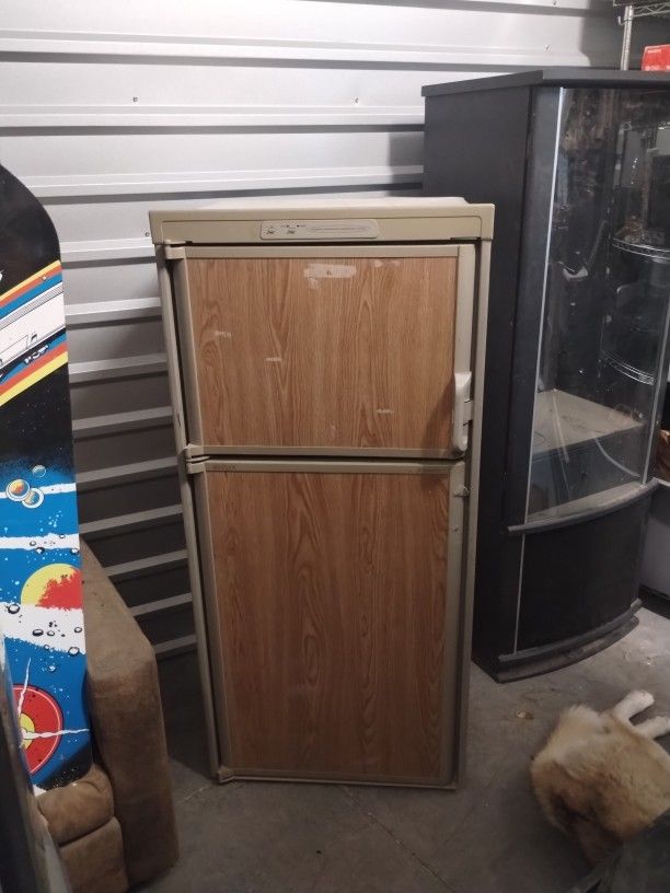 Dometic rv refrigerator
