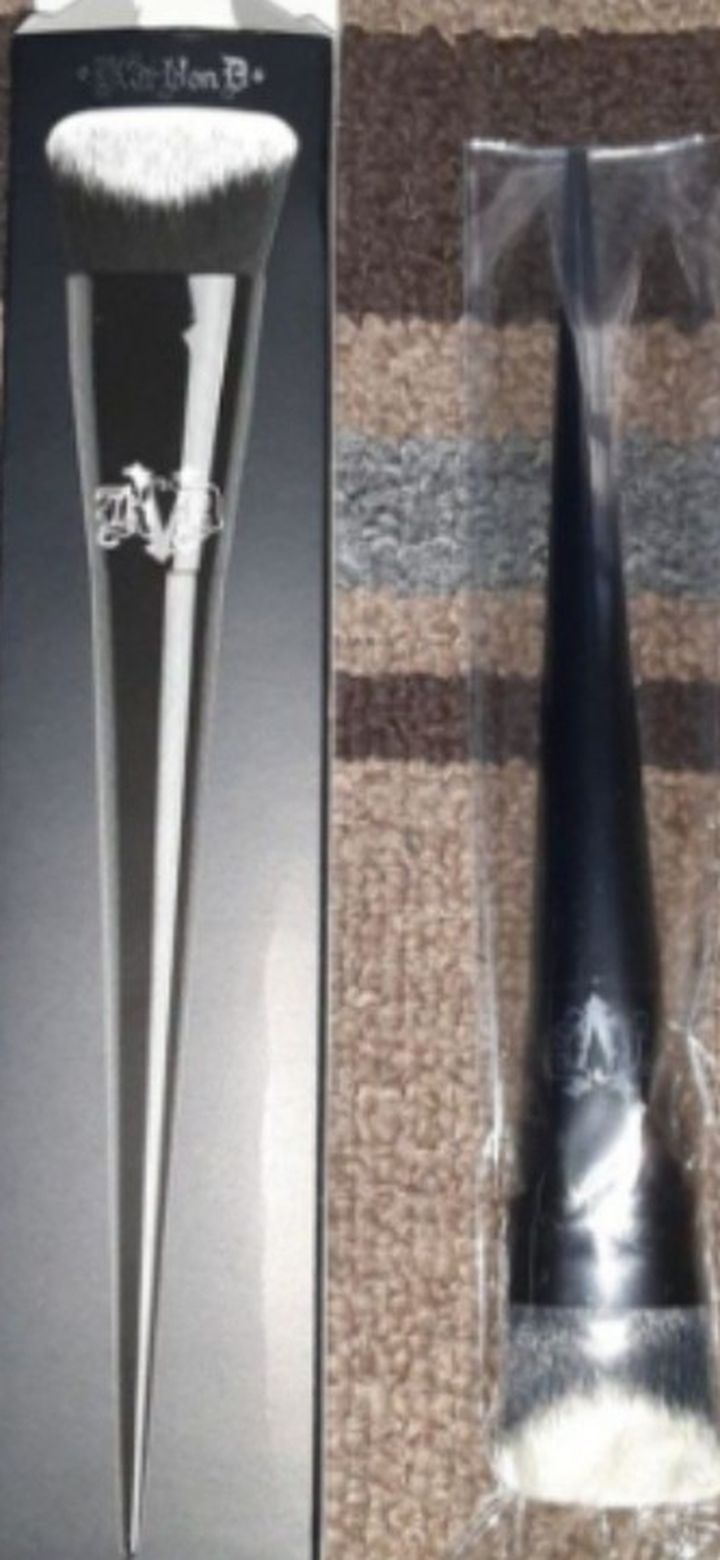 Kat Von D Fondation Brush