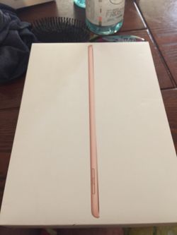 2 months old mint iPad 6th generation 300 each or 4 for 1000 32 gb