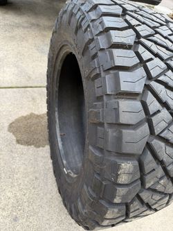 Tire 35/12.50/R20LT