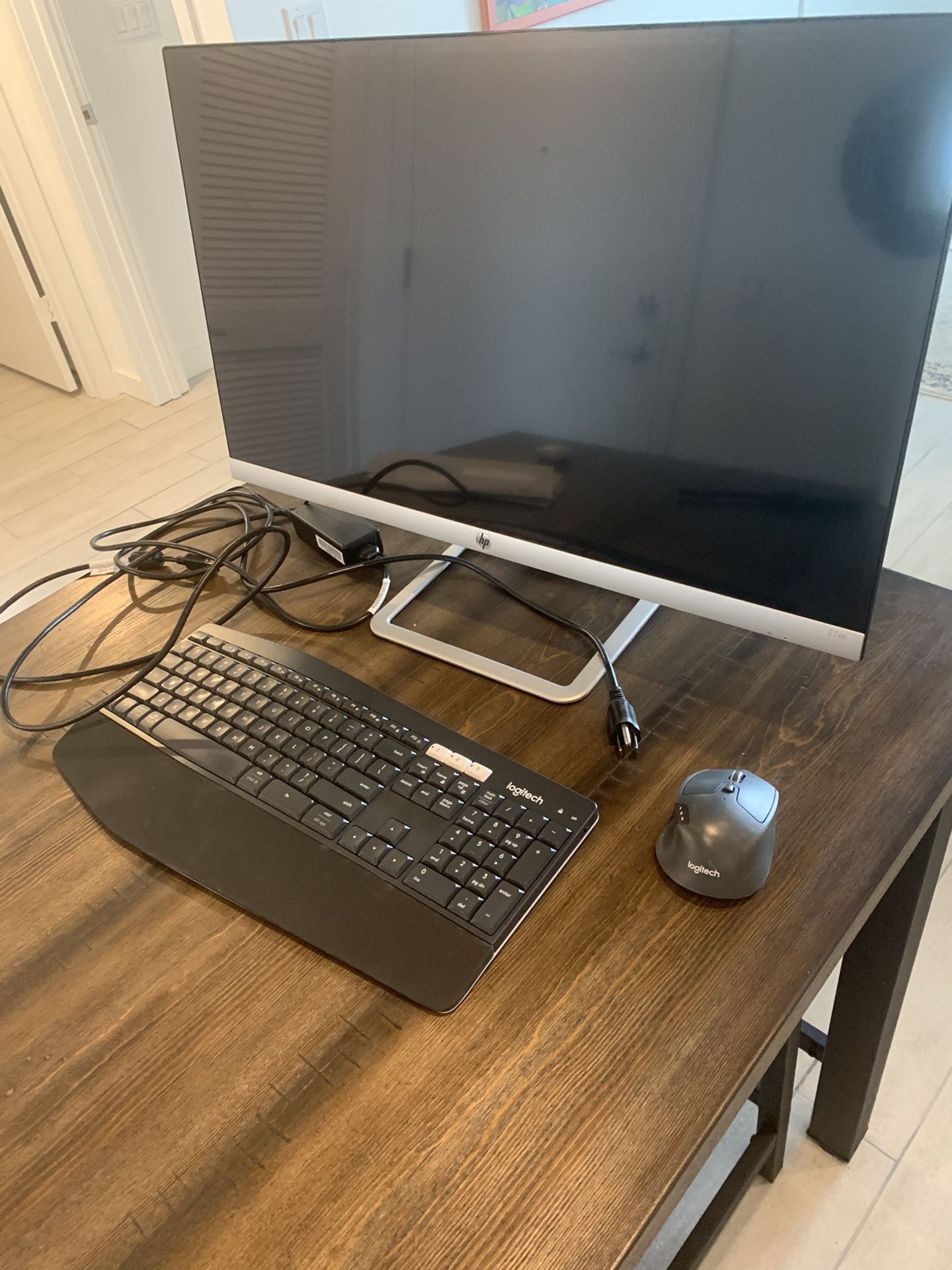 24 inch HP monitor with wireless keyboard and mouse