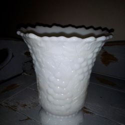 Beautiful Vintage Milk Glass Vase