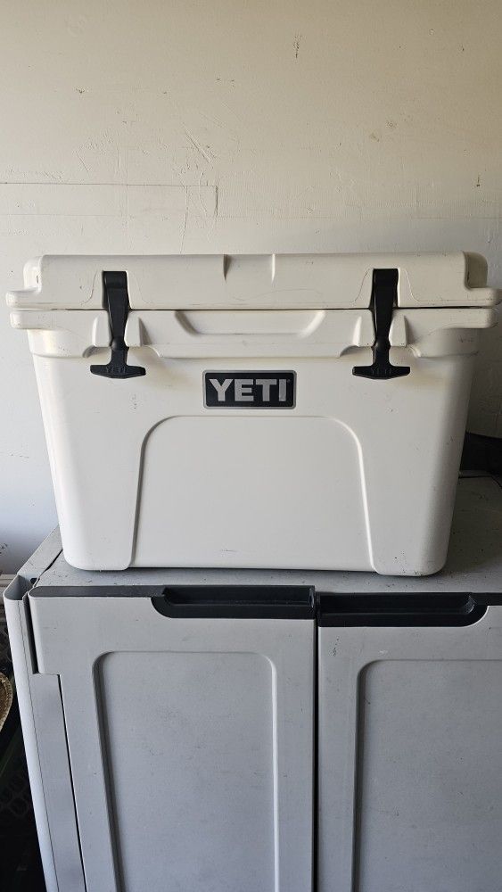 Yeti Cooler 35