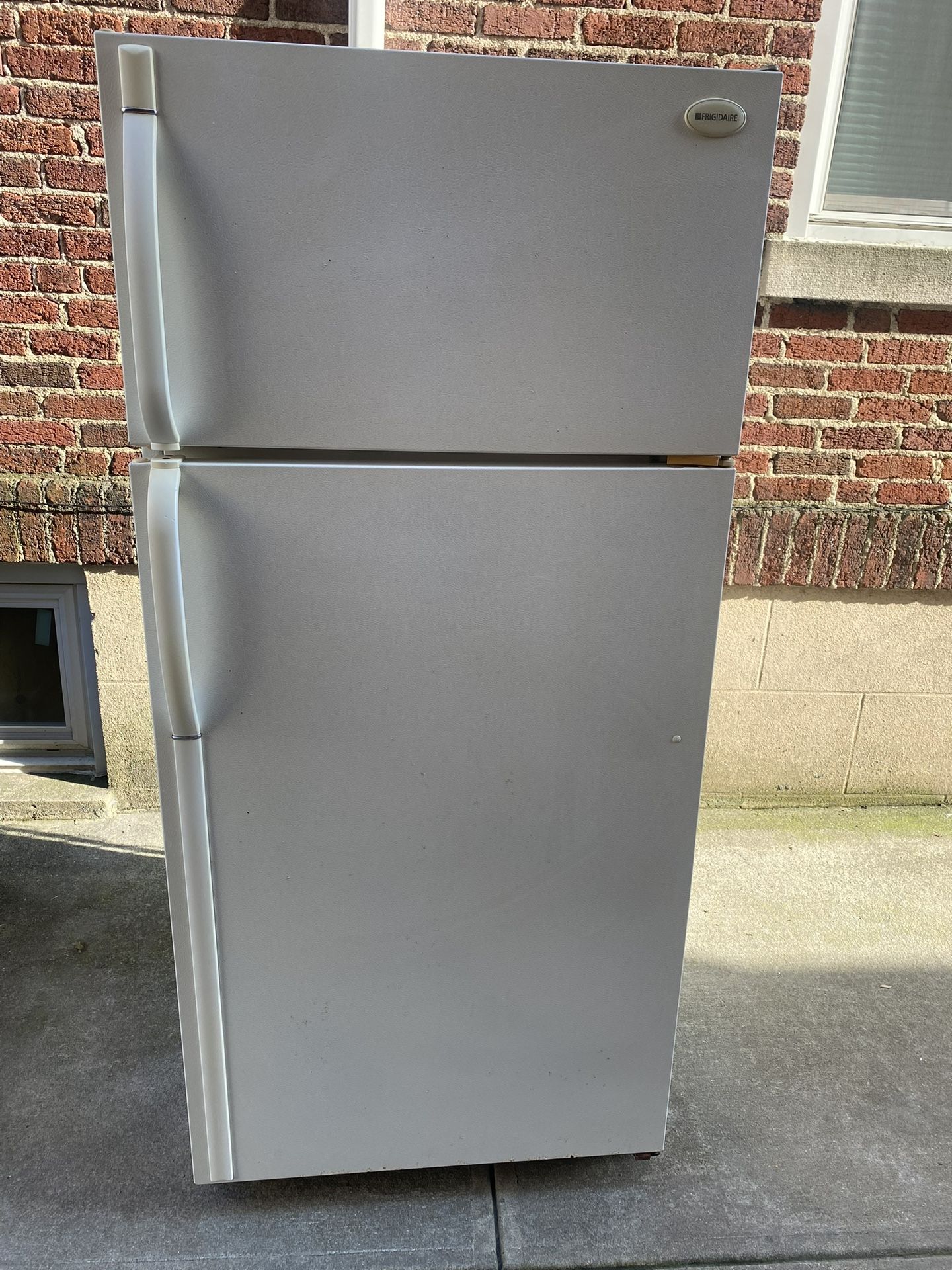 Refrigerator (SEND OFFERS)