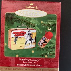 Halmark Hopaling Cassidy Ornament  Lunch Box 2000 New mint Condition