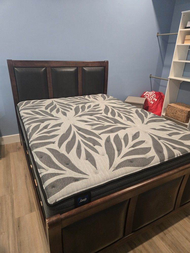 Solid Wood Bed Frame With Sealy Posturepedic Mattress