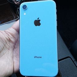 Unlocked Apple iPhone XR 64 GB in EXCELLENT Condition Beautiful Coral Blue Color