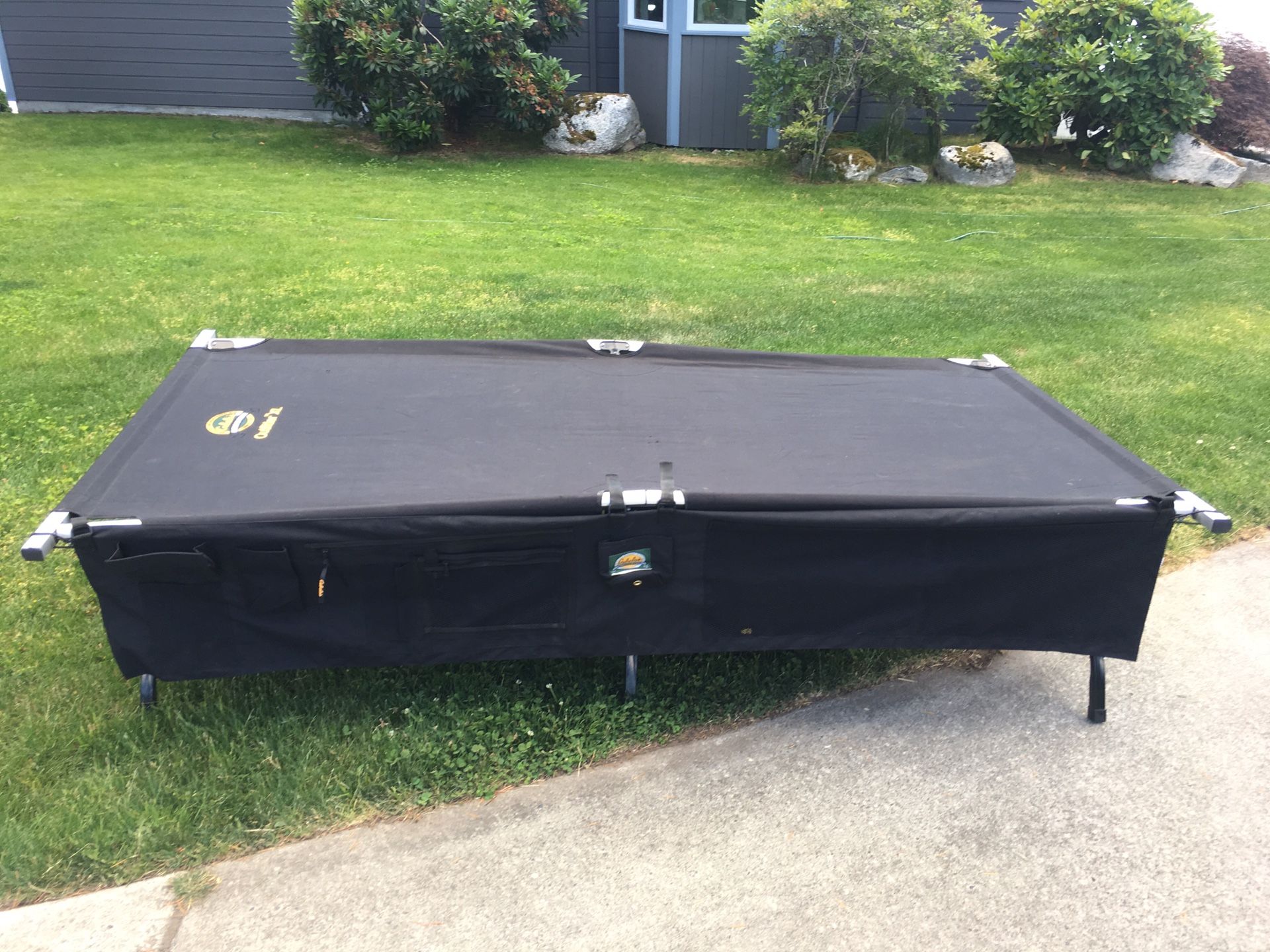 Cabelas XL cot w/ organizer for Sale in Clinton, WA OfferUp