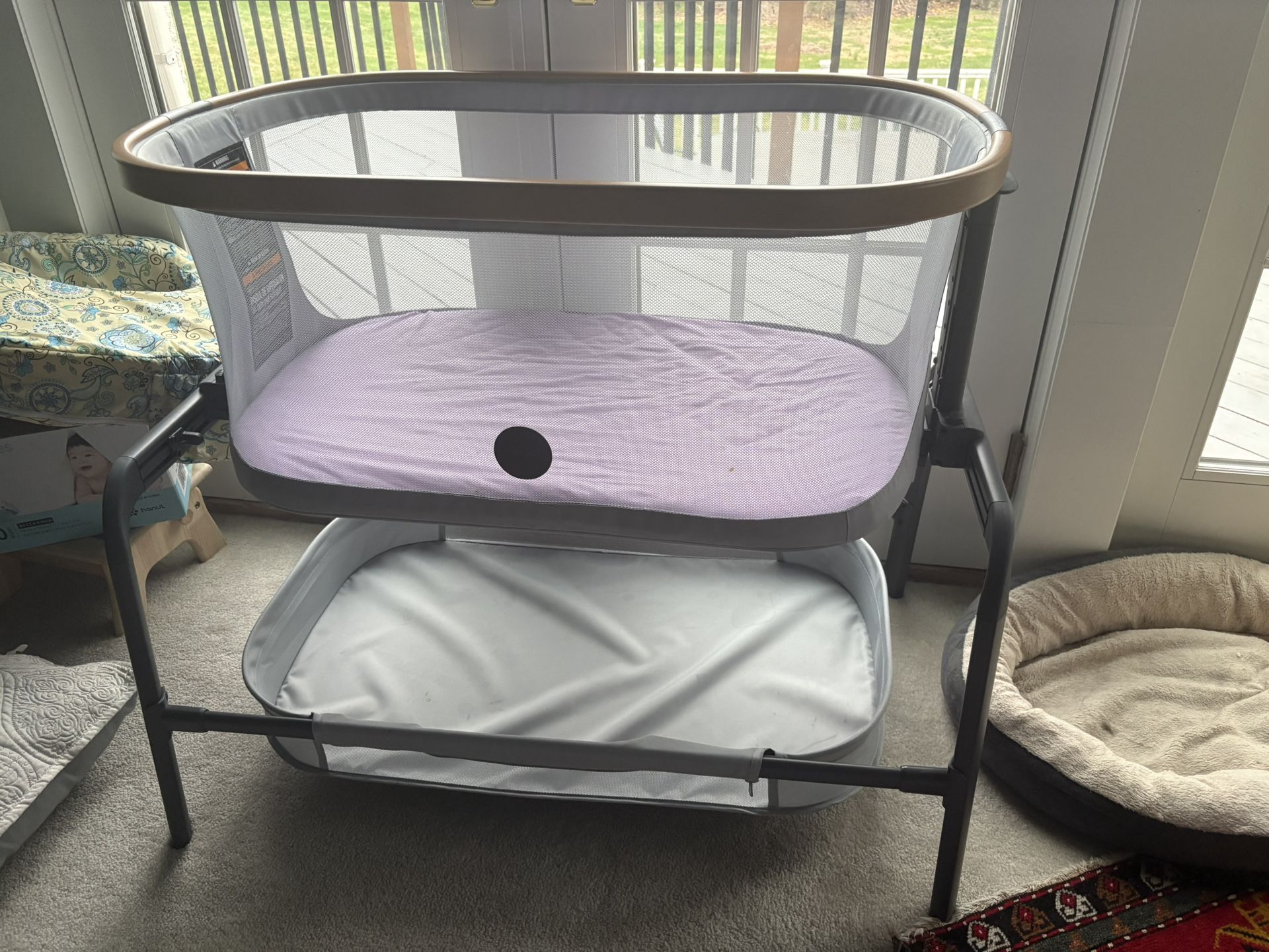 Maxi Cosí Iora Bedside Bassinet