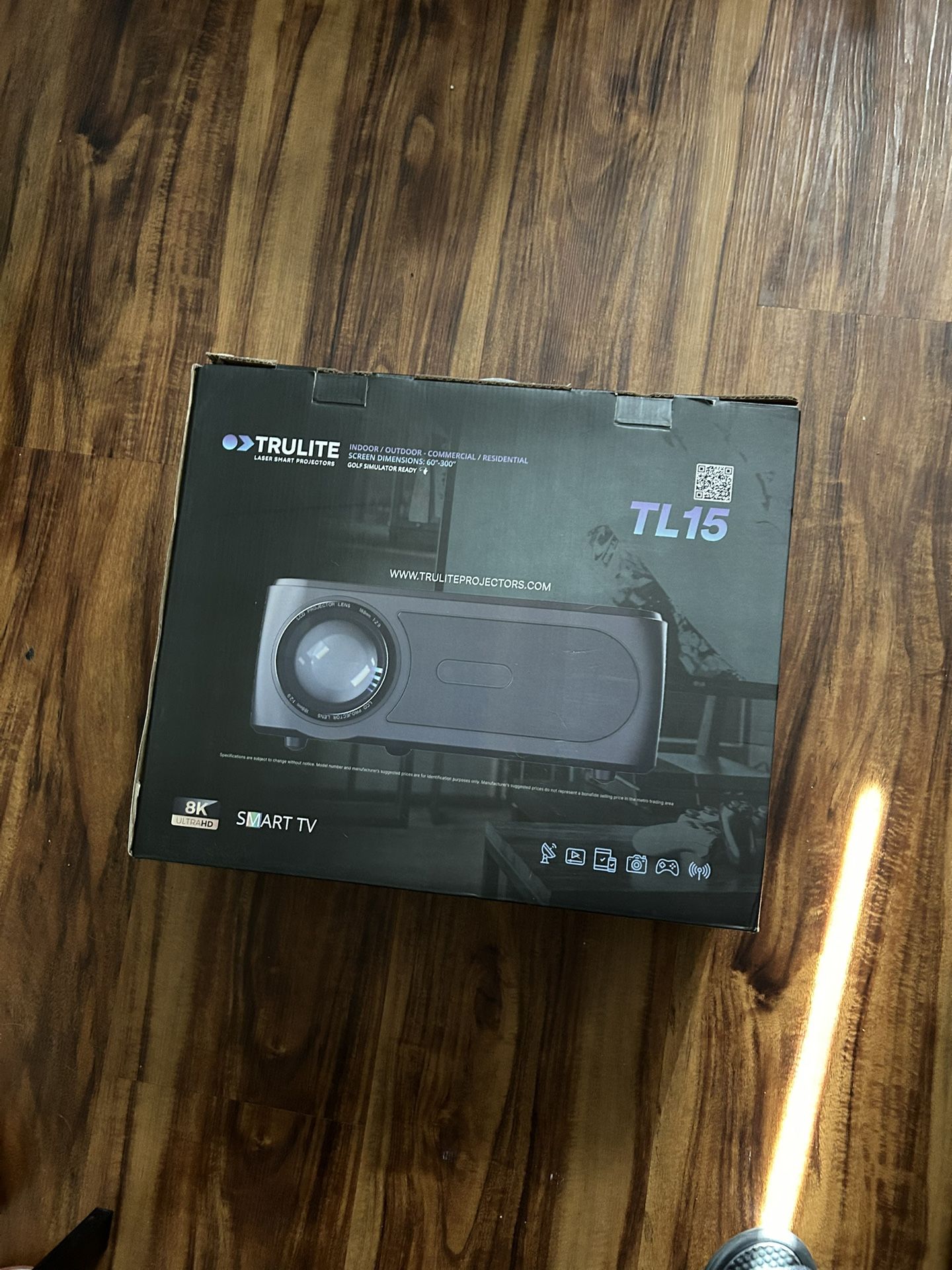 TruLite TL15 Projector + Titan TNS-72 Self Lock Digital Projector Screen