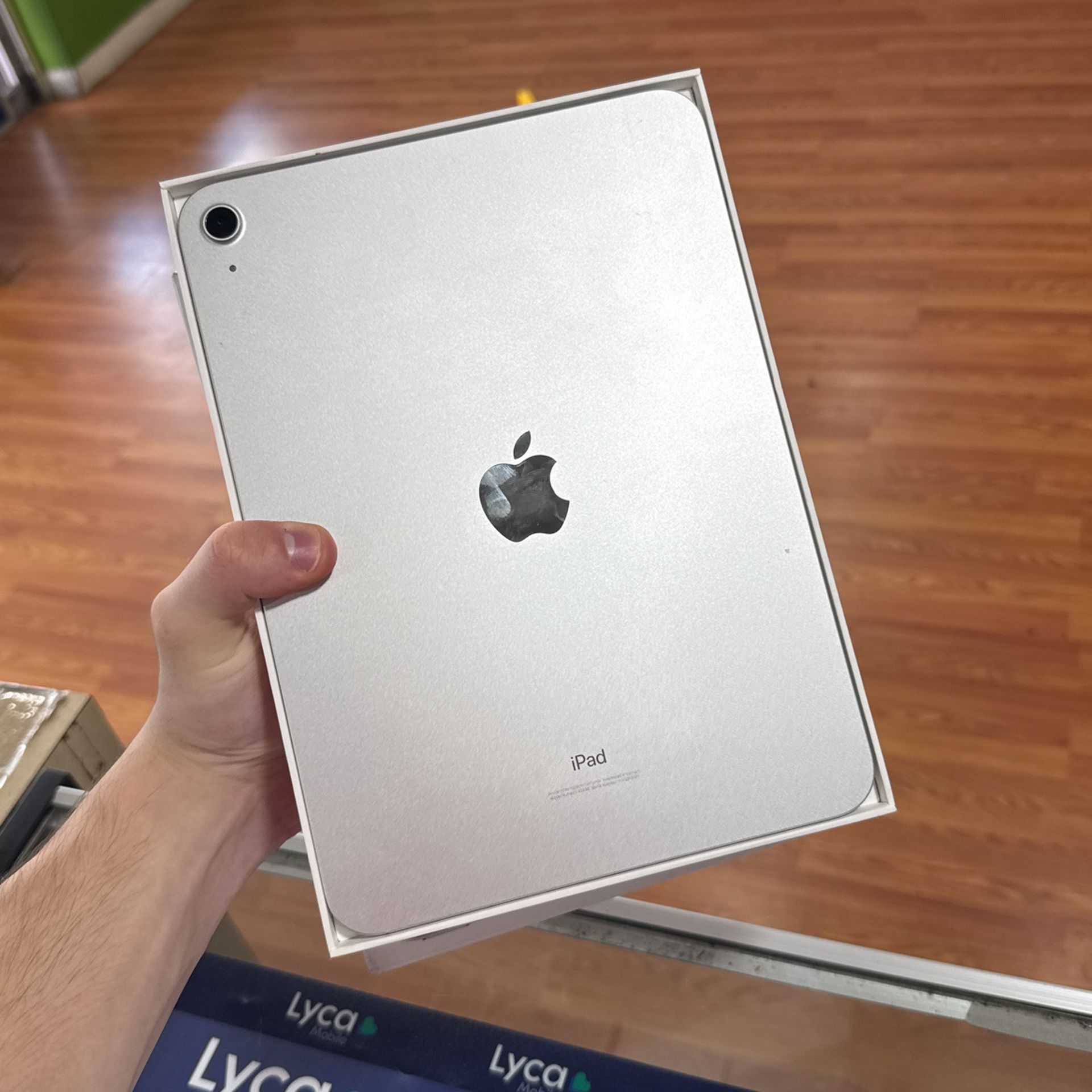 iPad 10th Generation 64GB WiFi Only Open Box Used Silver