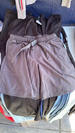 Columbia size medium gray shorts