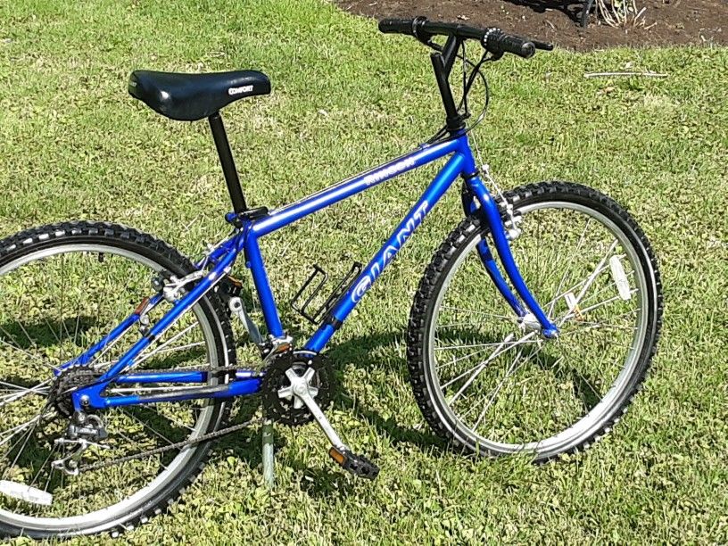 Impeccable Condition.. GIANT RINCON..... Adult Owned And Ridden XS frame