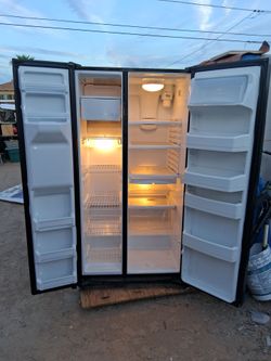 GE HouRefrigerator Model GSS25WGTM BB