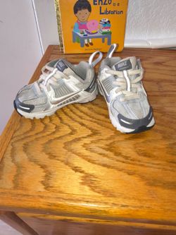 Toddler size 6 shoes