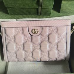 Matelasse leather shoulder bag