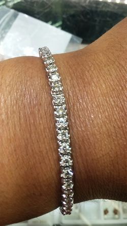 14k white gold tennis bracelets 14.8 grams 5.50 ct Diamonds
