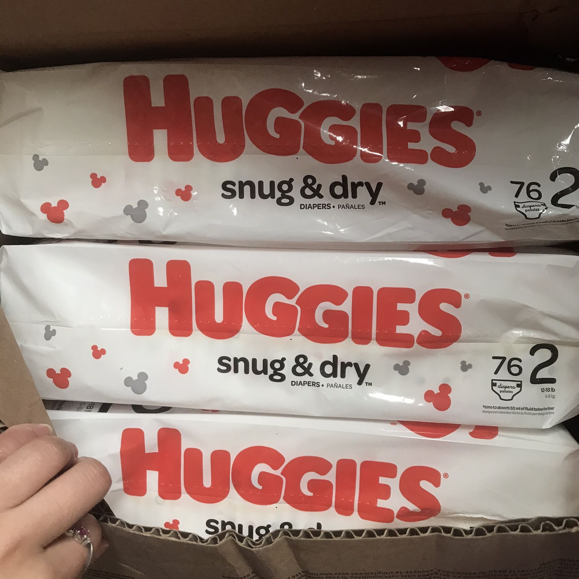 New Huggins snug & dry diapers size 2 - 228 count