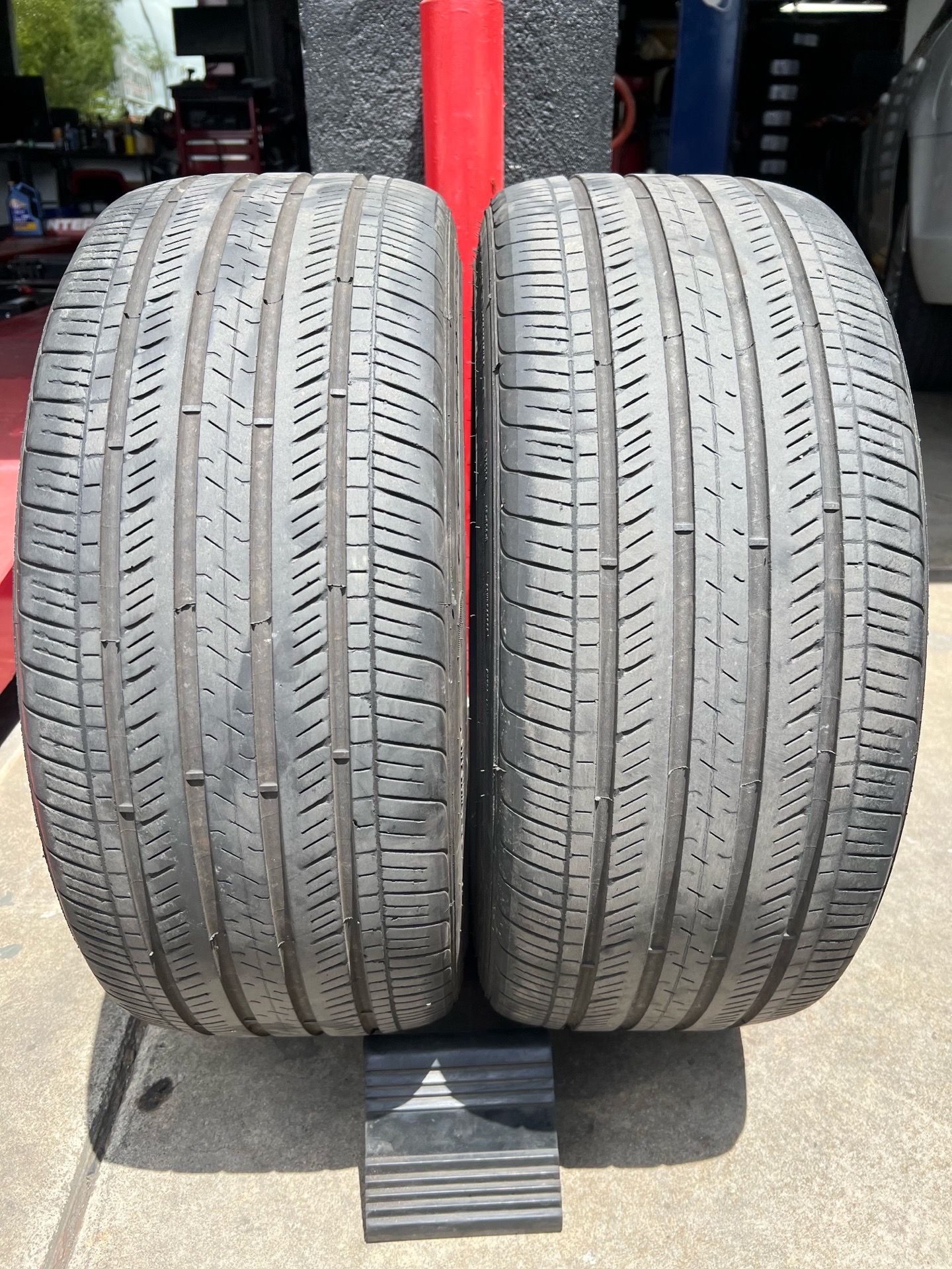 235/40R19