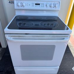 Electric Stove In Good Condition. Free Delivery And Installation 