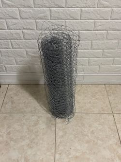 New Everbilt 2 ft x 25 ft Galvanized Poultry Netting / Chicken Wire