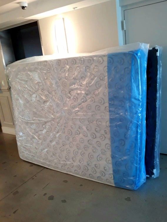 NEW QUEEN PILLOW TOP MATTRESS. Bed frame is not available. Take it home same day 👍