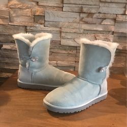 UGG Size 8 Bailey Button Bling Swarovski Crystal Short Horizon Blue Boots