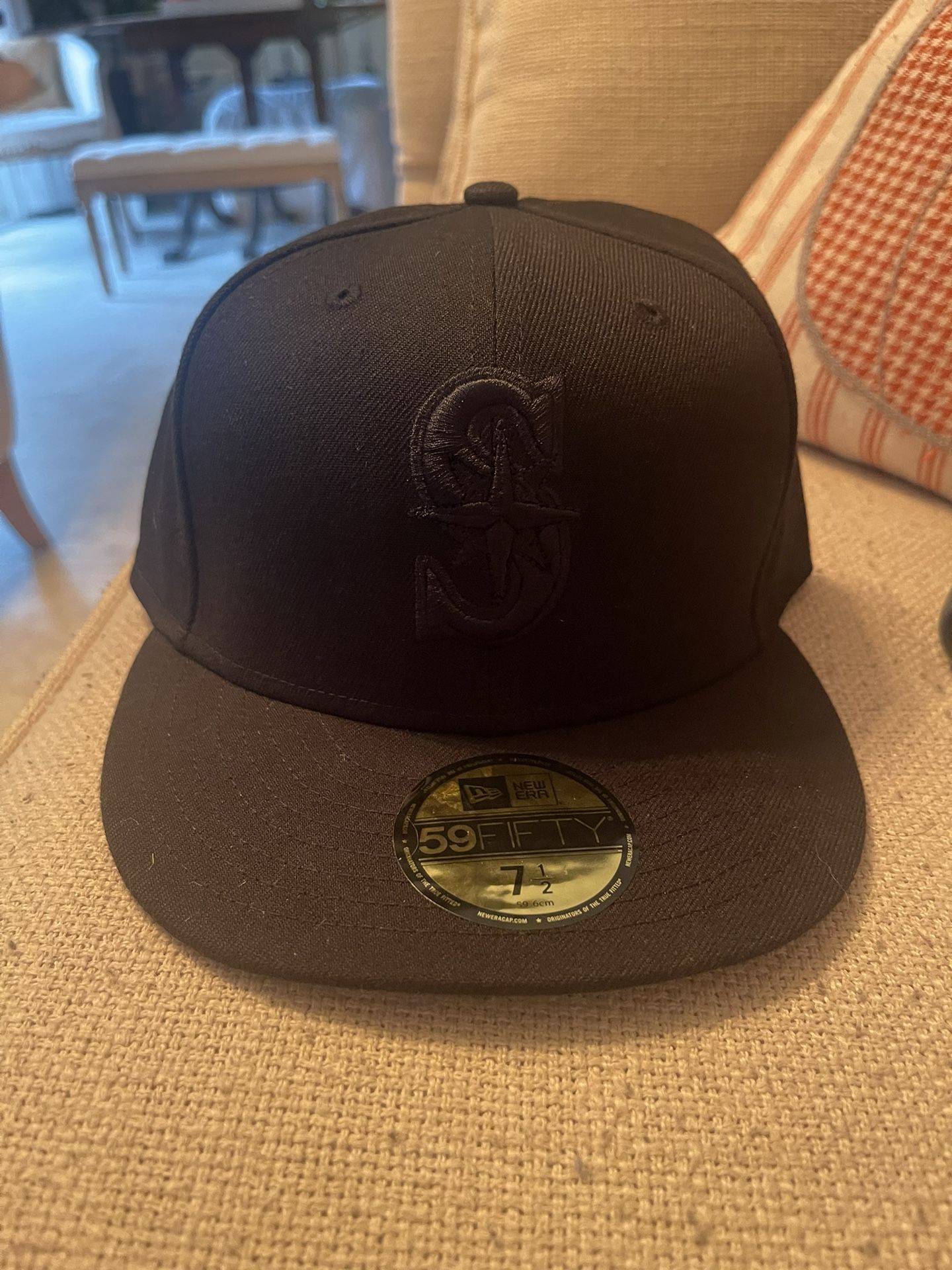 fitted caps never worn size 7/1-2