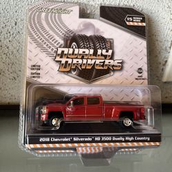 Greenlight 1:64 2018 Chevrolet Silverado 3500 HD Dually High Country Cajun Red