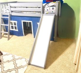 Twin size Kids Bed with slide Like New LOO!!!